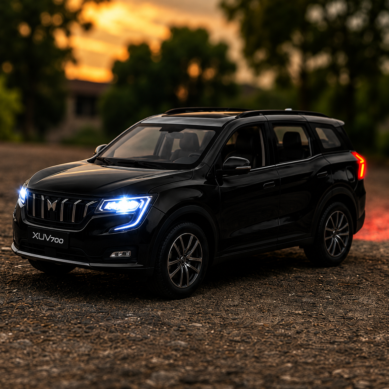 XUV700 1:32 Die-Cast Alloy Model Car